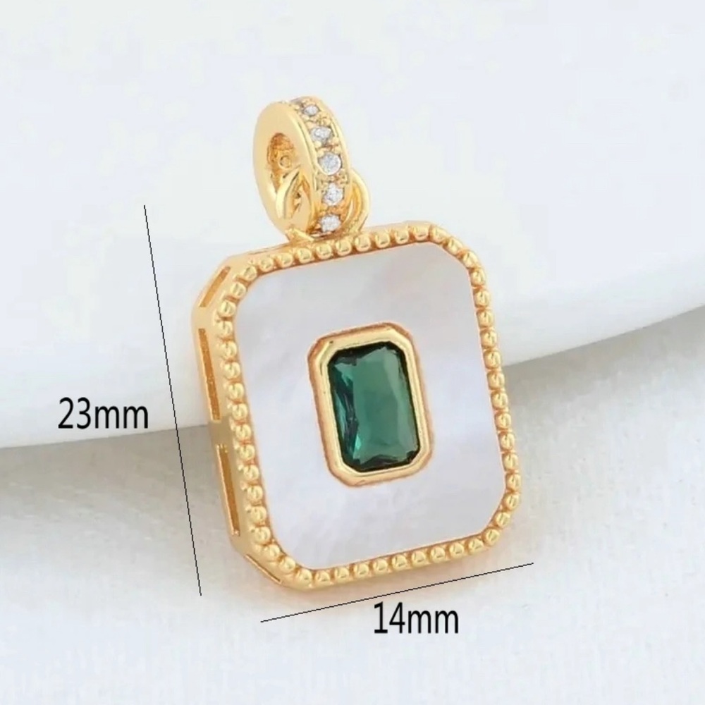 Green Crystal Shell Pendant - Picture 3 of 4